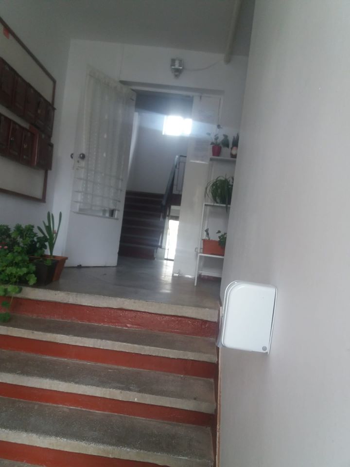 Dispozitive pentru gel dezinfectant, în scările blocurilor din Sibiu