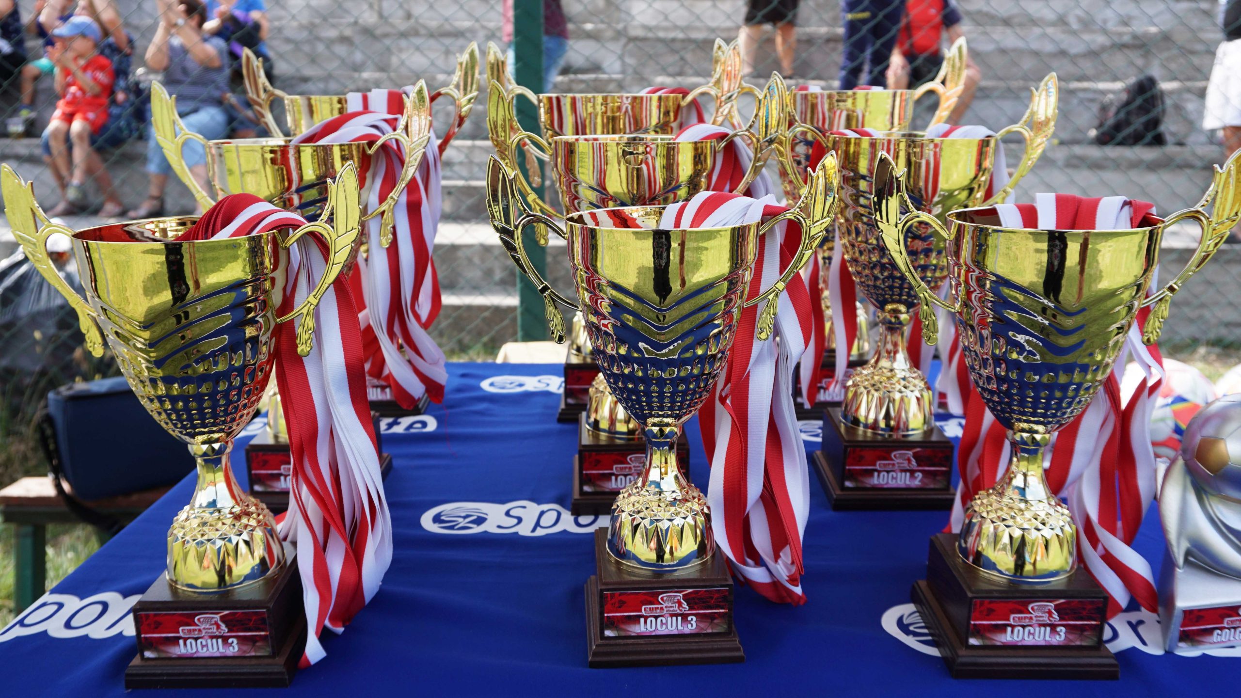 Academia U Luceafărul Cluj Napoca, Real Junior Vaslui şi Academica Transilvania Târgu Mureş, câştigătoarele seriei a doua a Cupei E.ON Kinder