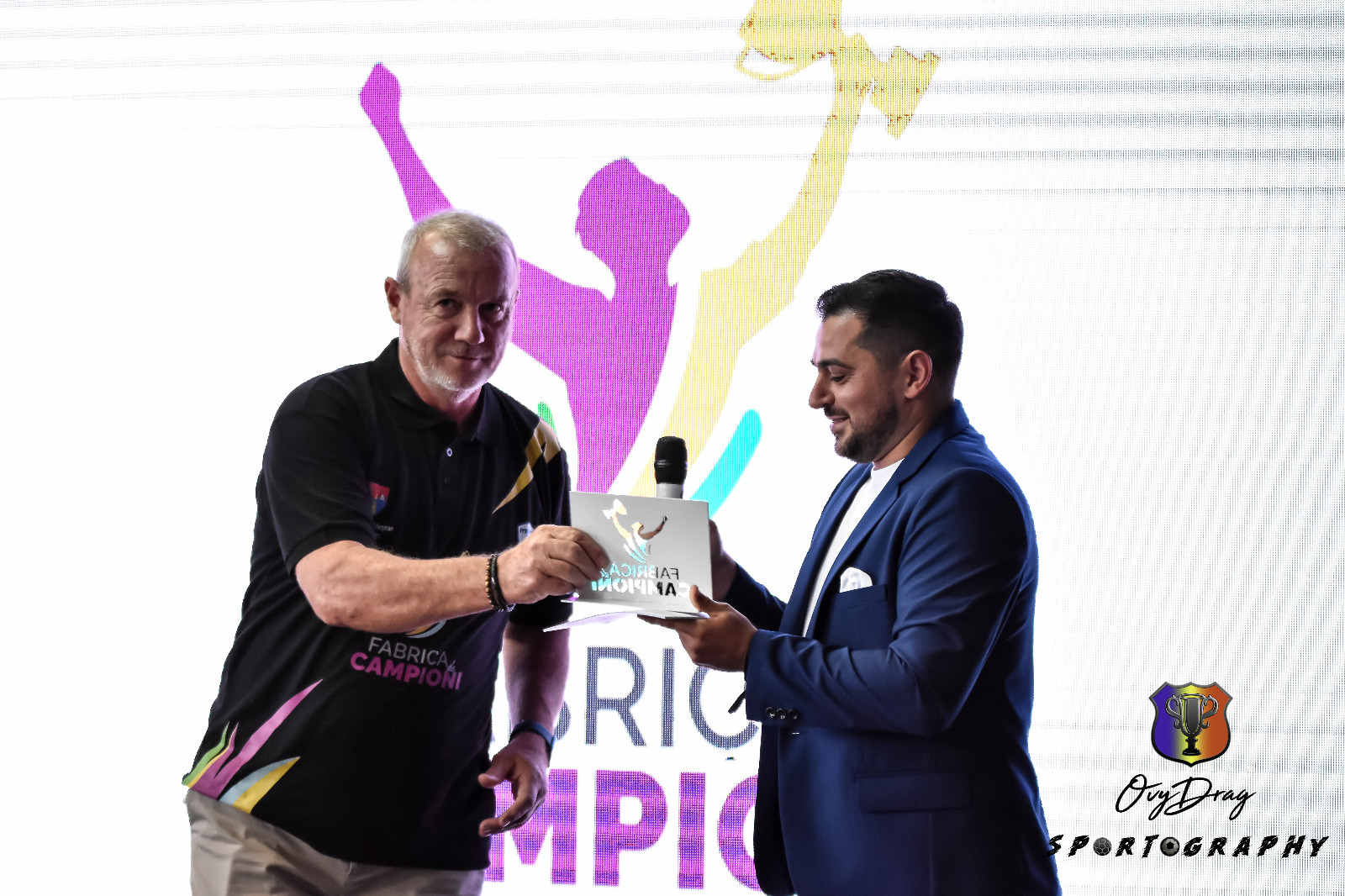 În prezența lui Maricel Voinea, a Cristinei Pîrv și a lui Bogdan Vasile, Tudor Marta a lansat oficial proiectul Fabrica de Campioni