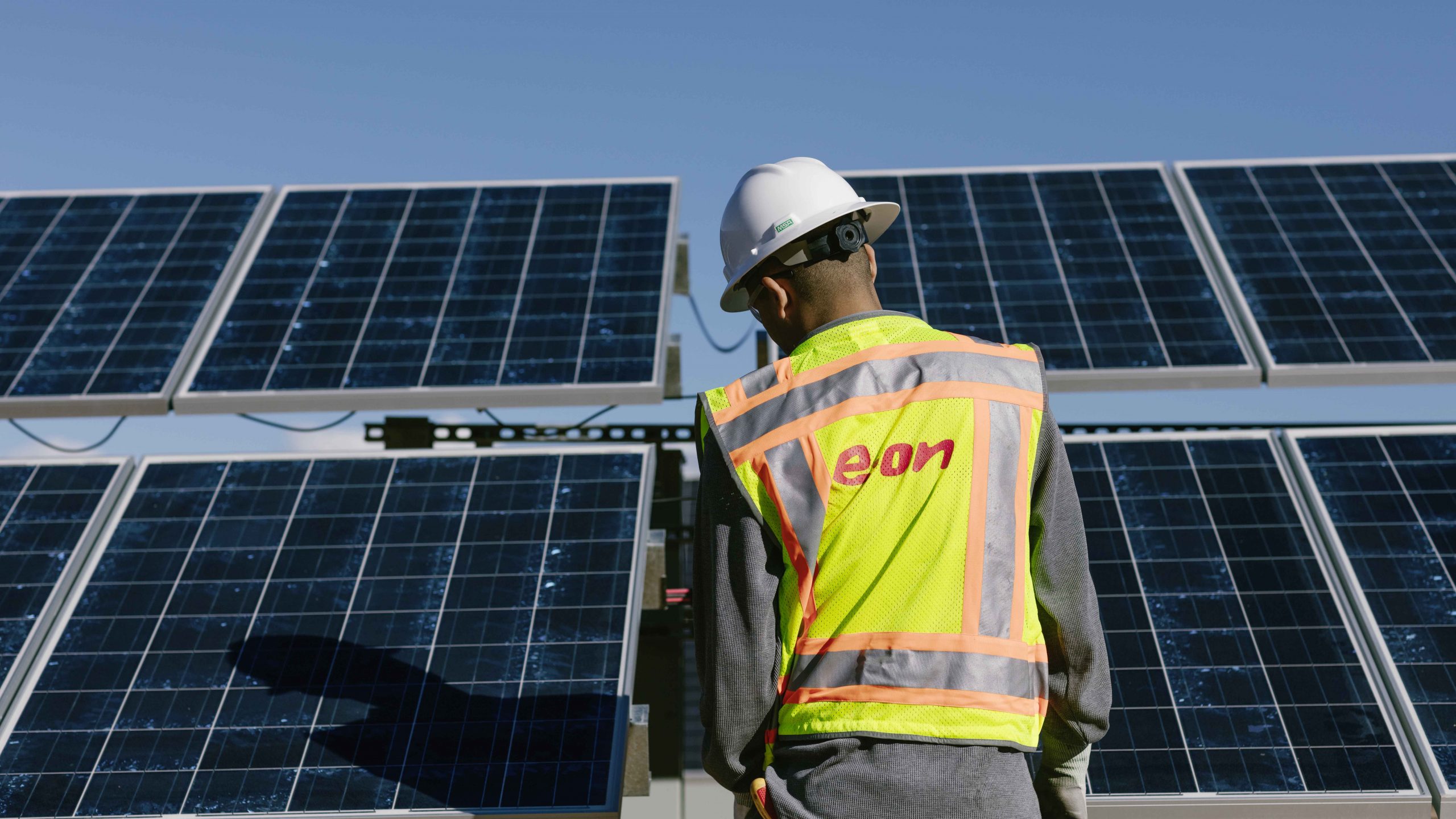 E.ON și Samus TEC Dej, parteneri într-unul dintre cele mai importante proiecte de producere a energiei fotovoltaice din România
