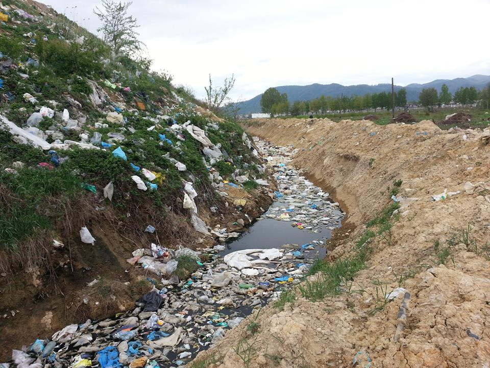 Cazul ”FĂRCAȘA” – o mare brambureală cu gunoaie, care se extinde în tot mai multe localități maramureșene. Surprize și într-un vechi dosar penal! (Galerie FOTO)