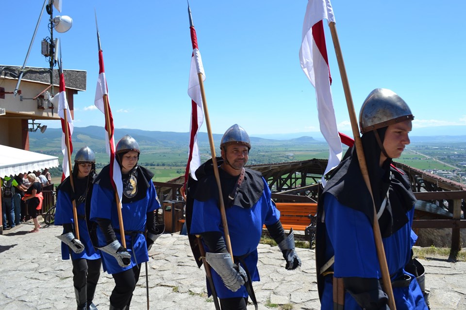 Istoria și legendele Cetății Deva, reînviate, duminică, de Garda Cetății