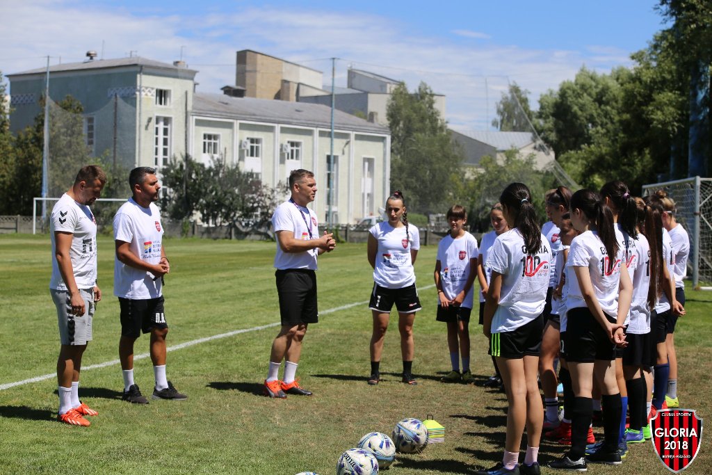 Gloria Bistrița și-a făcut echipă de fotbal feminin