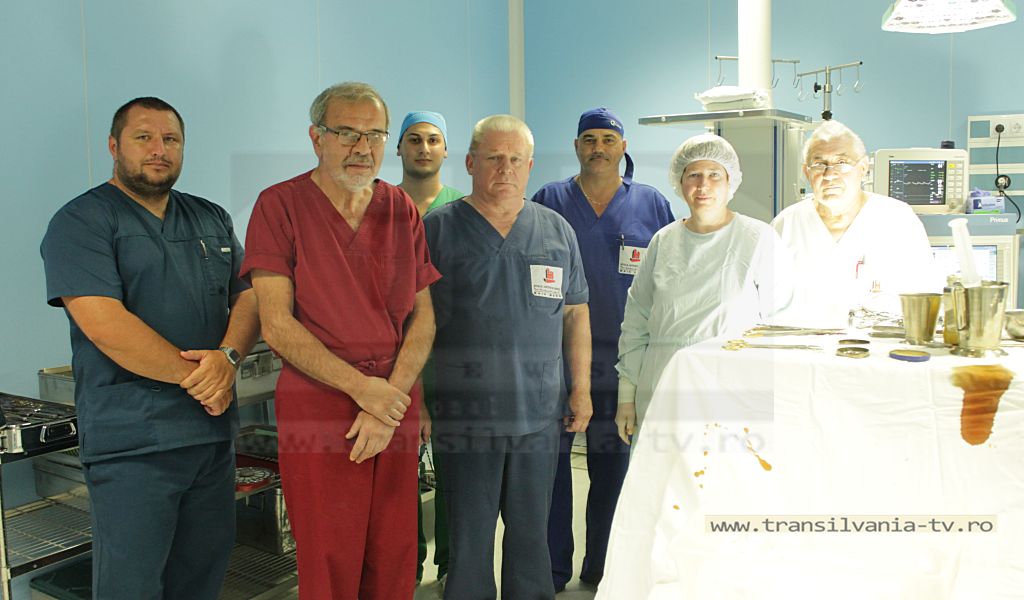 NEUROCHIRURGIE: Un sfert de secol, doi medici, 12.000 de operaţii (VIDEO-Galerie FOTO)