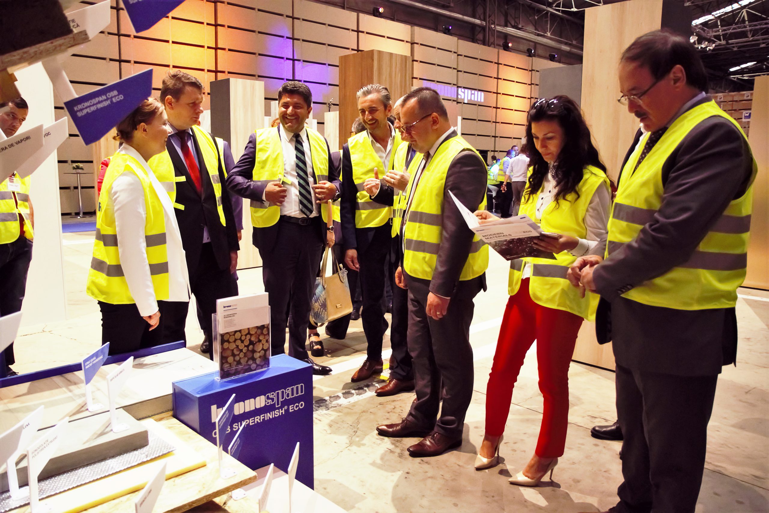 Peste 1000 de sebeșeni, autorităţi locale şi centrale şi parteneri comerciali au participat săptămâna trecută la evenimentele organizate de Kronospan Sebeș