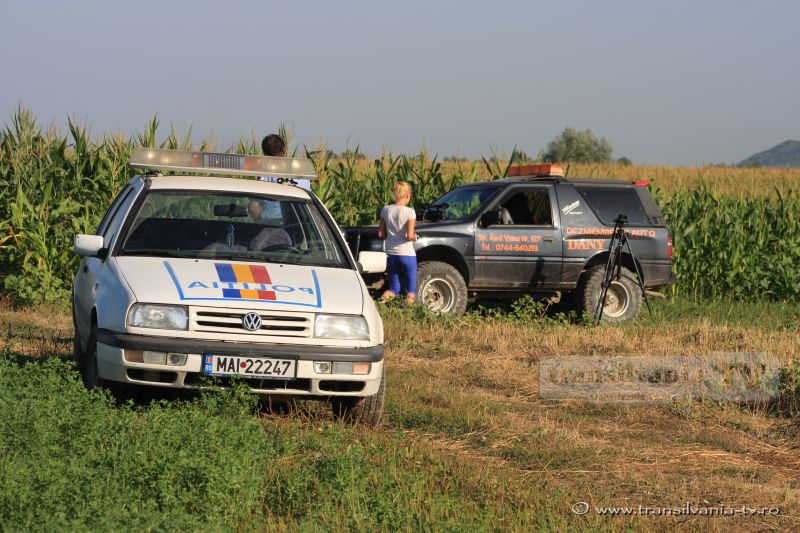 Au furat o mașină și au ajuns cu ea în șanț