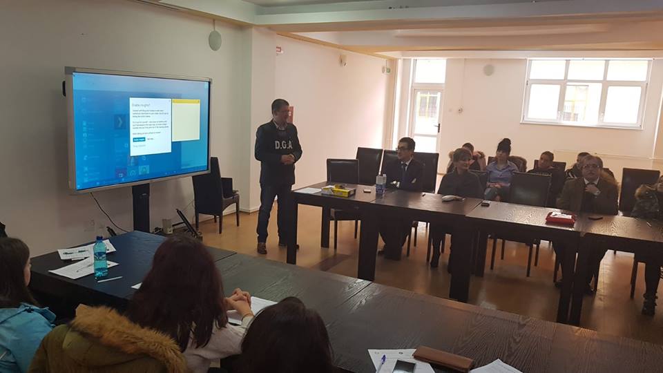 Elevii hunedoreni, informați despre lupta anticorupție