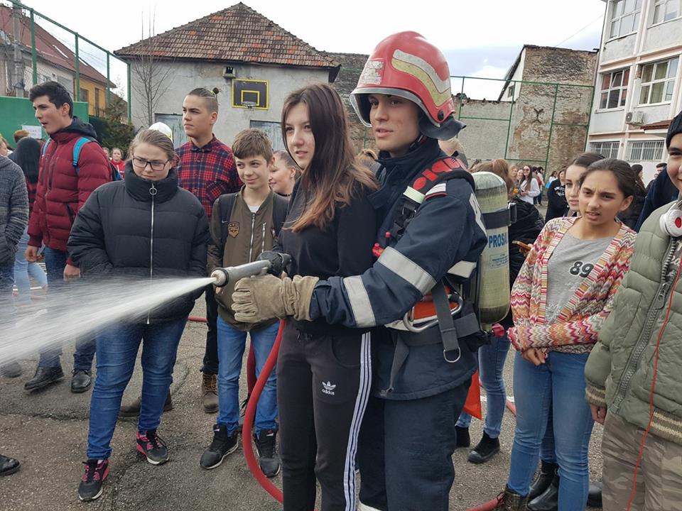 Exercițiu ISU la Liceul Tehnologic din Bistrița