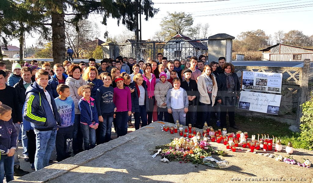 Elevii din Ileanda, solidari cu victimele din ”COLECTIV”