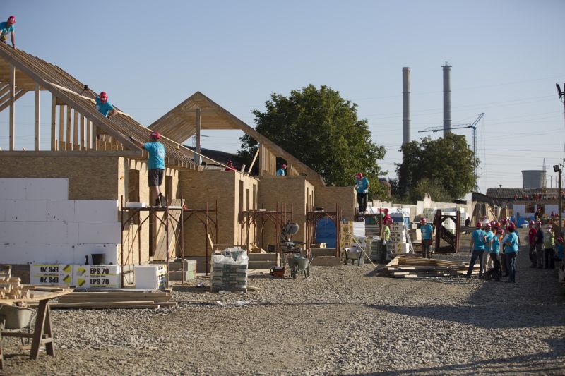 Kronospan încheie un nou an de parteneriat de succes cu Habitat for Humanity