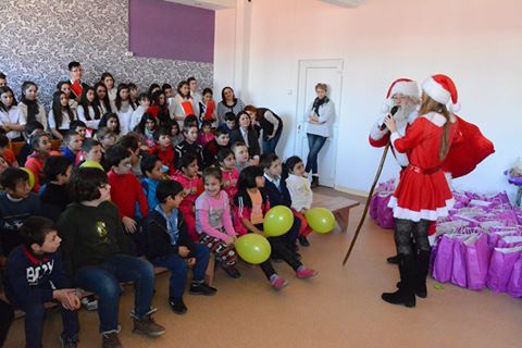 „La fiecare copil vine Moş Crăciun”, serbări organizate pentru copiii clujeni din școlile speciale