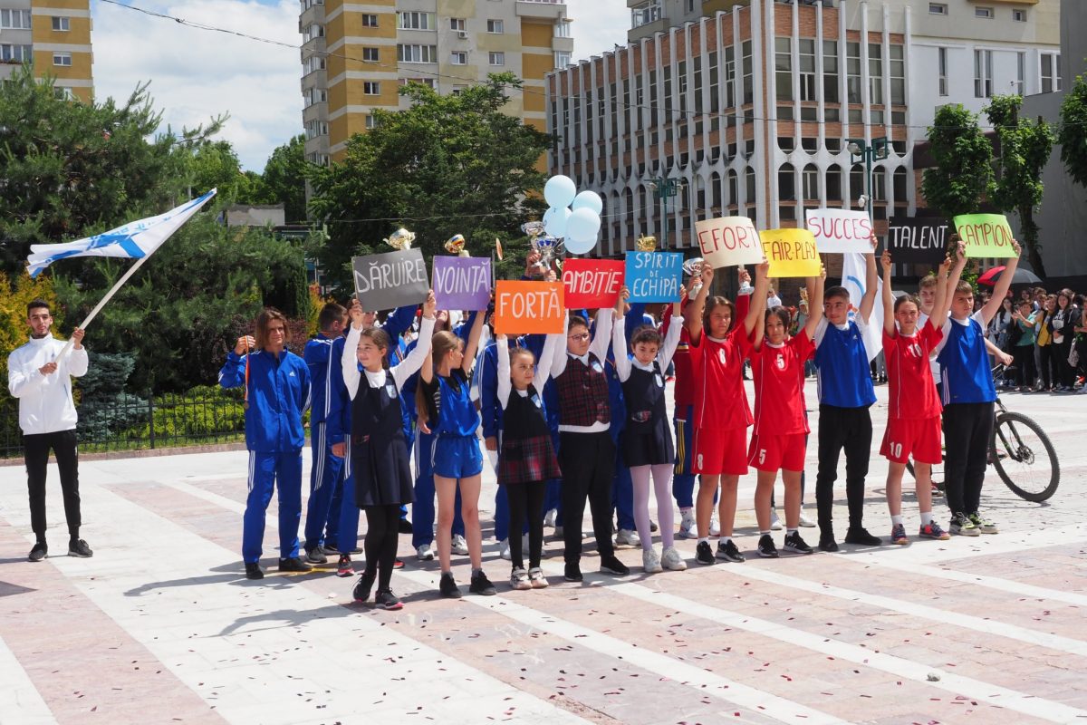 Oferta educațională a liceelor și colegiilor din Zalău, prezentată la „Marșul carierei”