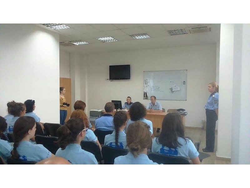 Activități ale polițiștilor clujeni în cadrul școlii de vară ”Misiune posibilă – Şanse egale în alegerea carierei”