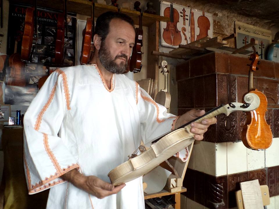 Ministerul Culturii a acordat titlul de Tezaur Uman Viu lutierului clujean Nicolae Vădan