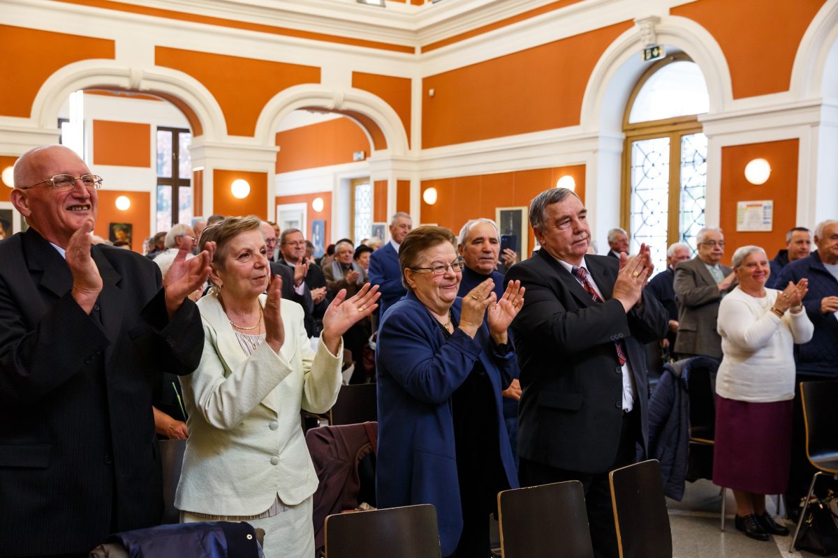 Ceremonie de premiere a cuplurilor clujene care sărbătoresc 50 ani de căsătorie
