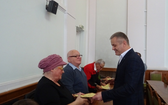 Cuplurile care au împlinit 50 de ani de căsătorie, premiate de Primăria Oradea