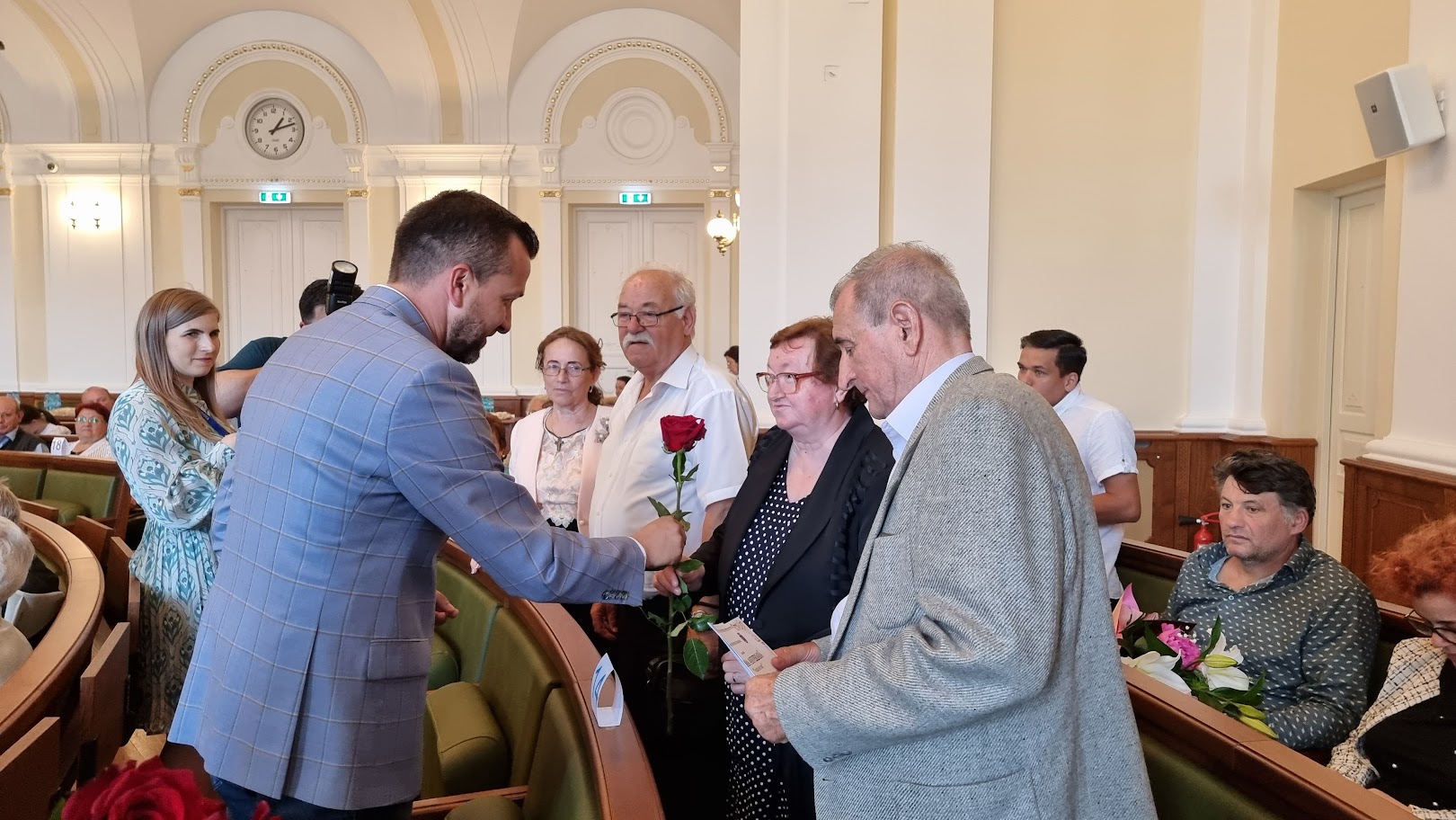 Primarul Florin Birta a premiat 33 de familii care au sărbătorit Nunta de Aur