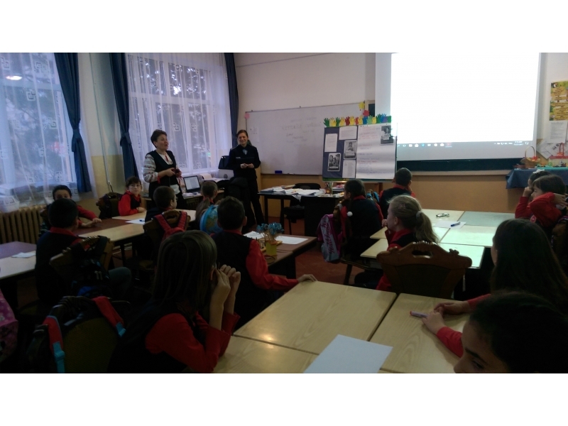 Ora de Net: Polițiștii, din nou în mijlocul elevilor de la Școala Gimnazială “Iuliu Maniu” Zalău