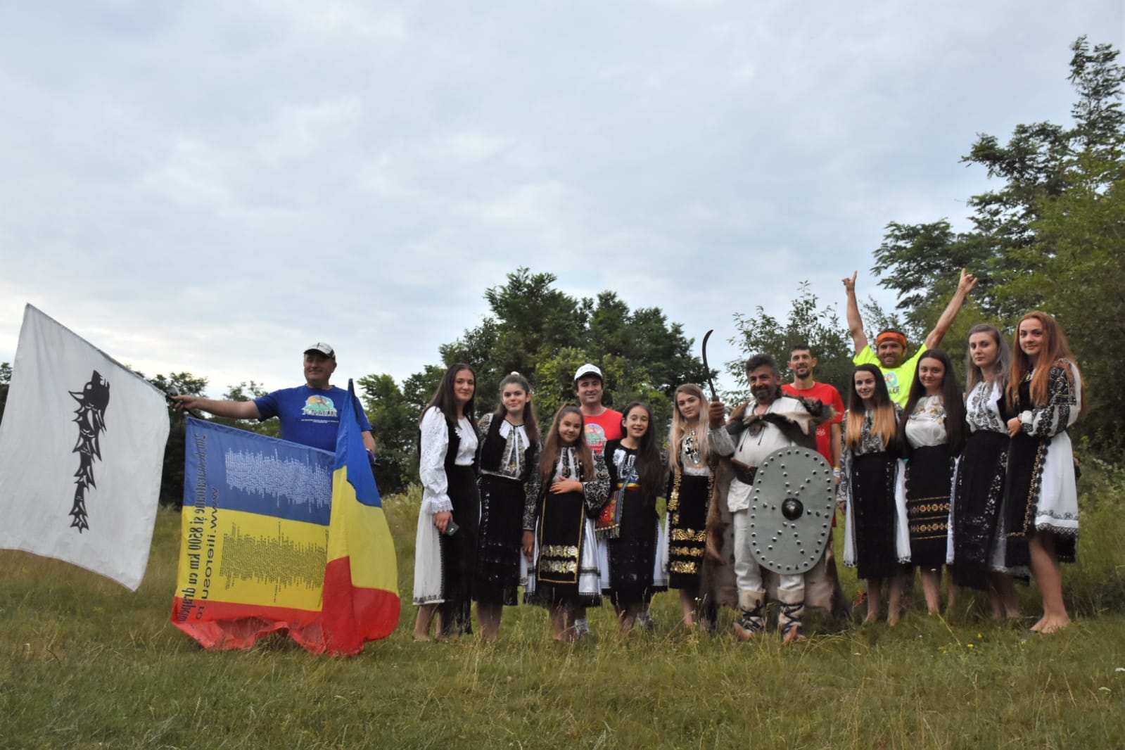 Patru alergatori la ultramaratonul de 110 km, azi, de ziua solstitiului de vara