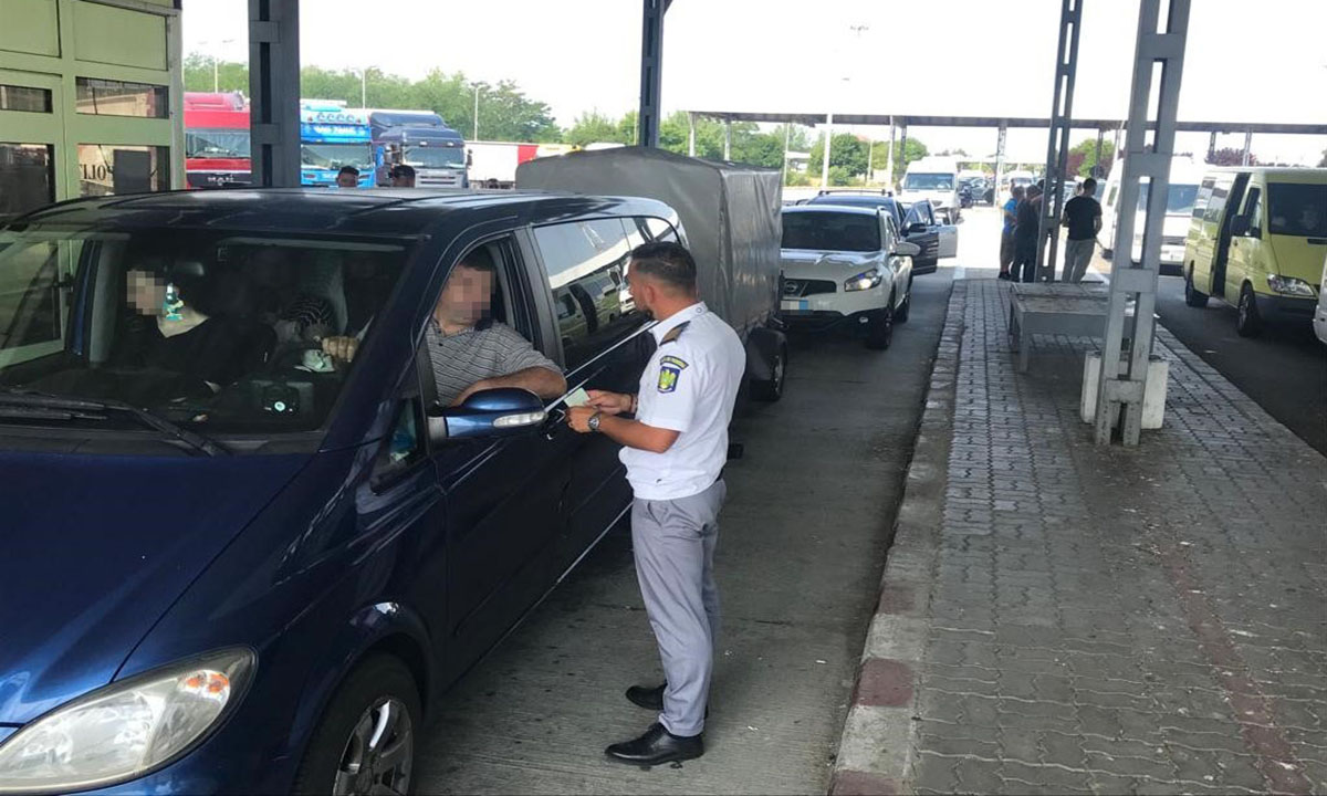 Certificat ce atestă inspecţia tehnică periodică, fals, descoperit la controlul de frontieră, în PTF Petea