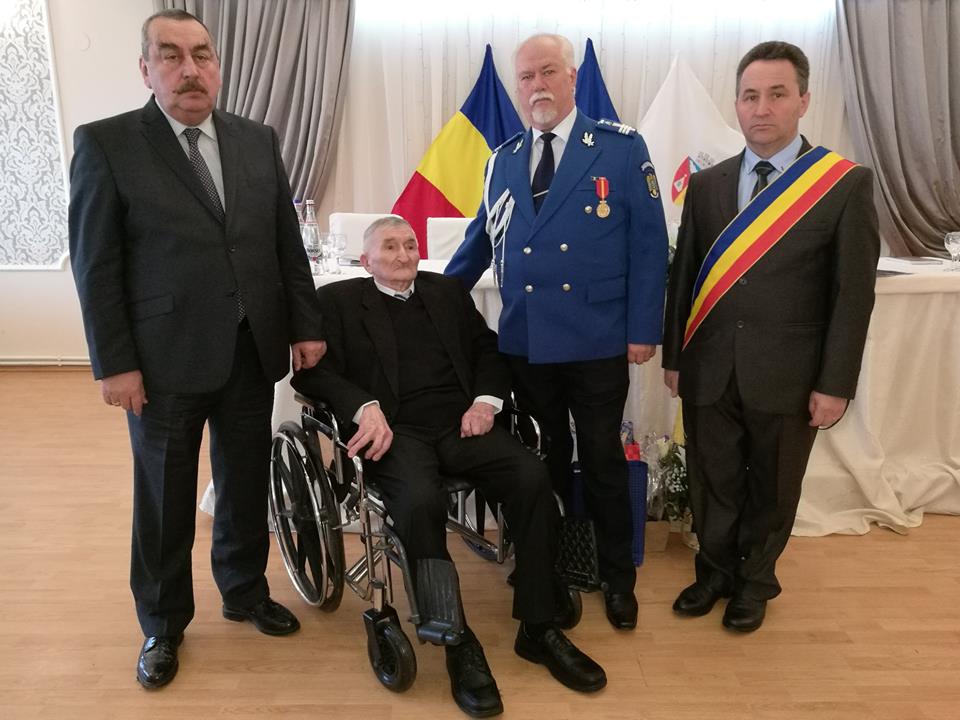 Veteranul de război căpitan (r) Petru Nistorescu, din Ludești, aniversat la împlinirea a 100 de ani de viață