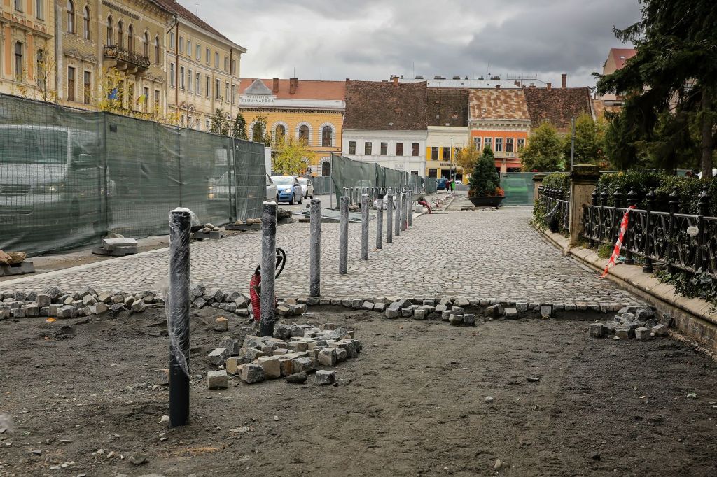 Piața Unirii din Cluj Napoca – latura de Vest se apropie de finalizare