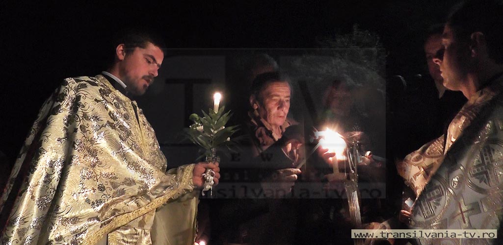 Creştini înţelepţi! Lecţie de viaţă în Noaptea de Înviere, într-un sătuc de pe Someş (VIDEO)