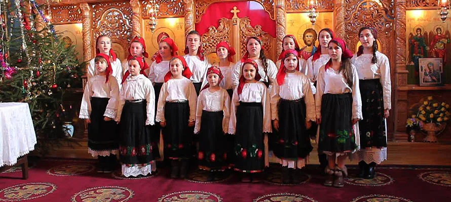 ”Slobozâţ’ colindătorii? Slobozâm! Slobozâm!” (VIDEO)