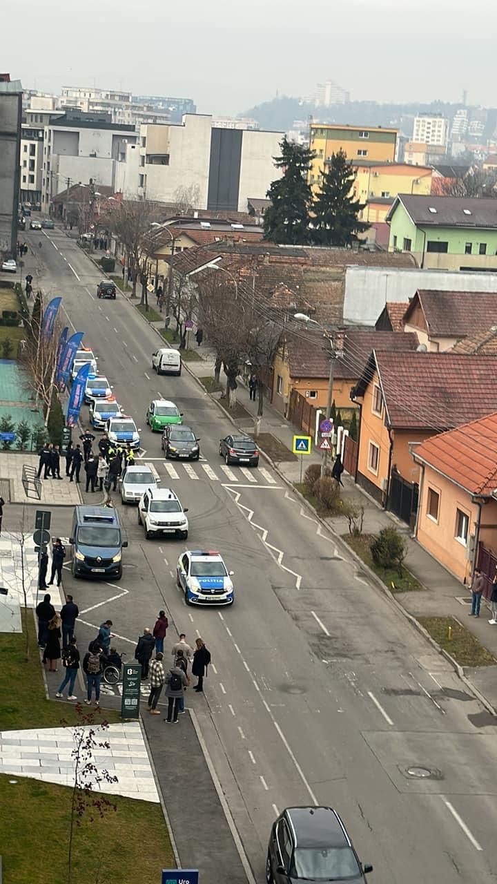 Alertă cu bombă la o școală din Cluj. A fost alarmă falsă
