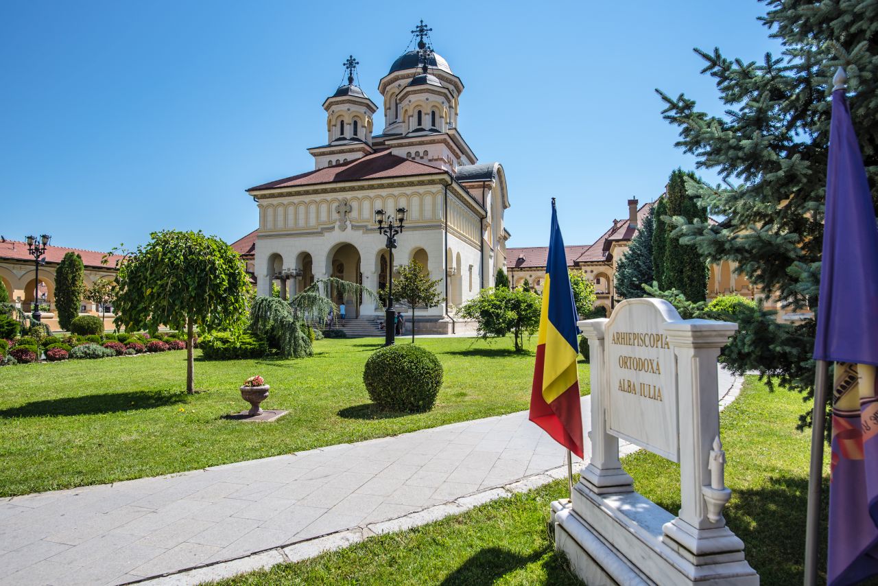 Platforma online „AJUTĂ CU BUCURIE” și Tel Verde 0800-800.368 sprijin pentru persoanele afectate de pandemia CoVid-19