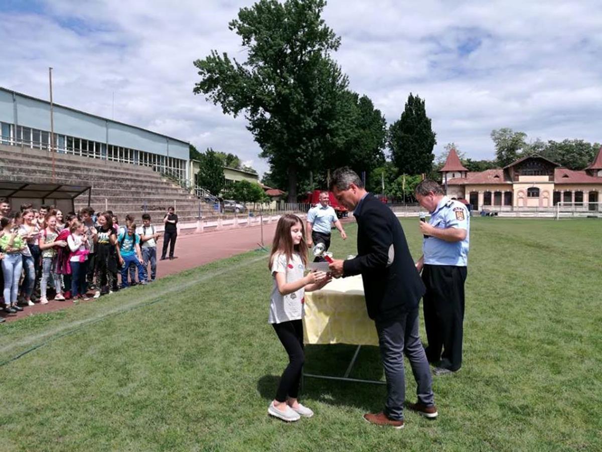 Câștigătorii concursurilor „Prietenii pompierilor” şi „Cu viaţa mea apăr viaţa” organizate în Bihor