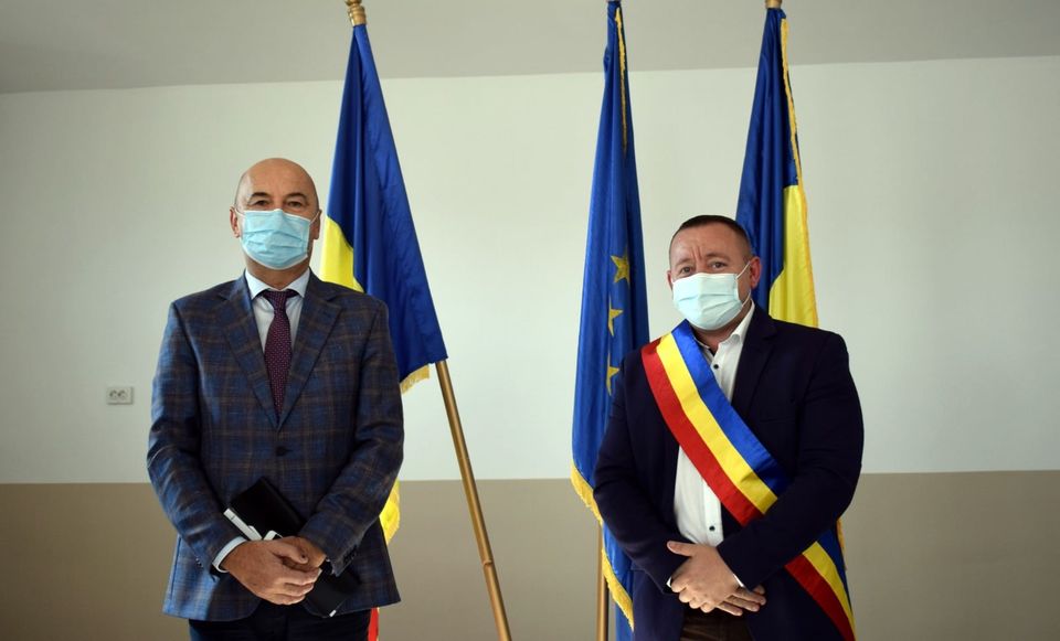 Prefectul Radu Bud coordonează ceremoniile de constituire ale Consiliilor Locale în județul Satu Mare