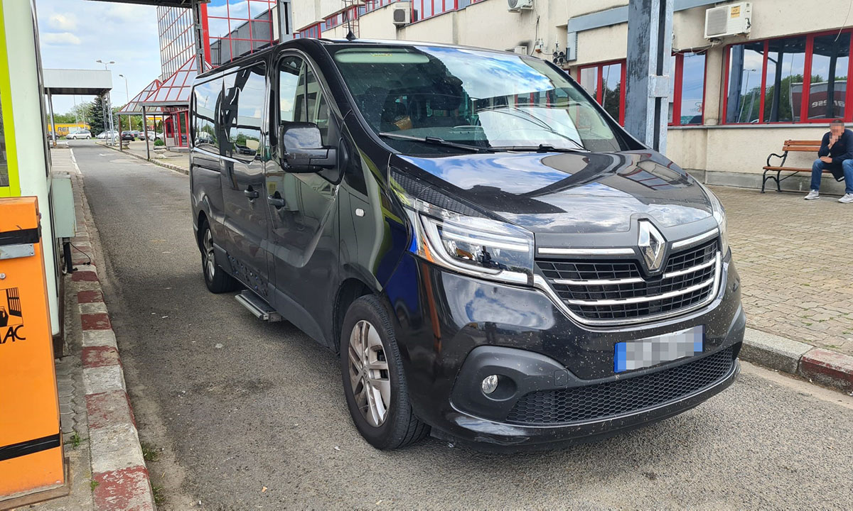 Mașină radiată din circulație, oprită la intrarea în țară