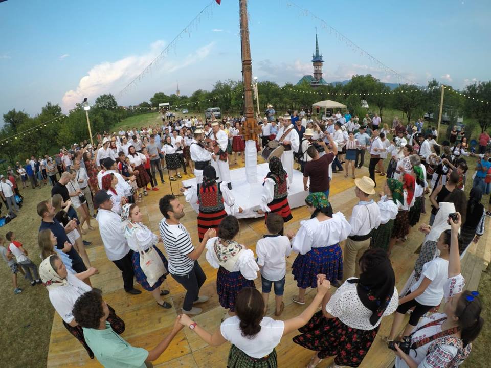 Peste 800 de români au participat la Săpânța, la evenimentul evenimentul Reuniunea Satelor