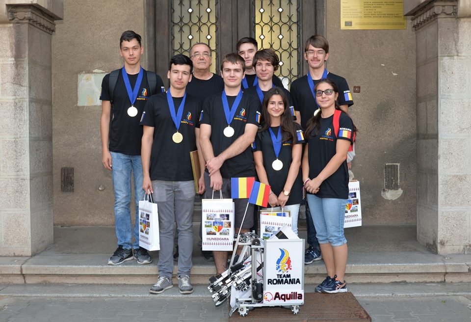 Echipa RobotX, premiată de Consiliul Local Hunedoara