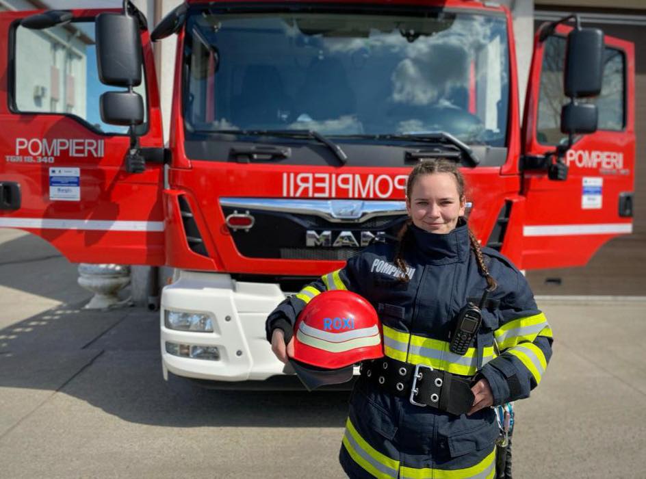 Roxana este singura femeie pompier din județul Satu Mare