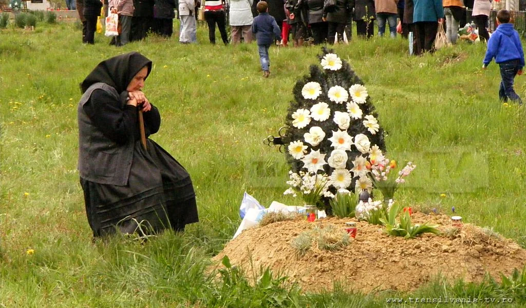 Sâmbăta Floriilor – cea mai așteptată sărbătoare închinată pomenirii morților (VIDEO)