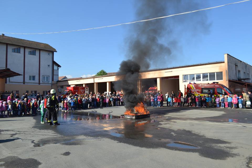 „Şcoala altfel: Să ştii mai multe, să fii mai bun!”, la ISU Sibiu
