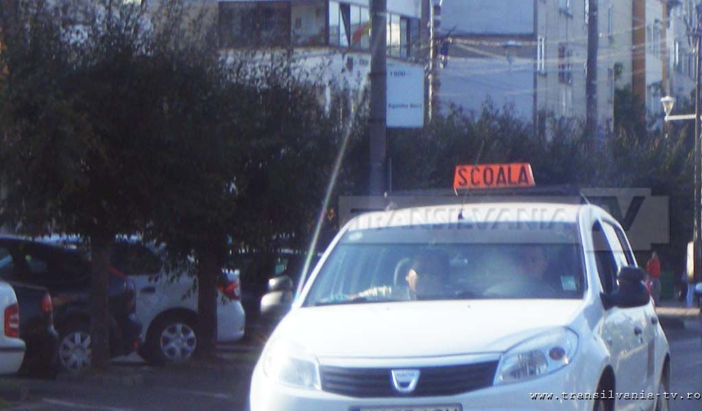 Taxele percepute de şcolile de şoferi vor creşte cu 30-50%