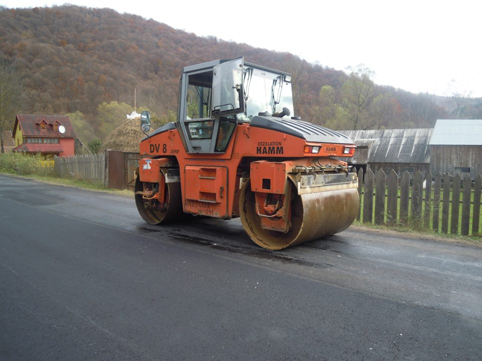 Lucrările de asfaltare pe raza localităţii Scrind Frăsinet au fost finalizate