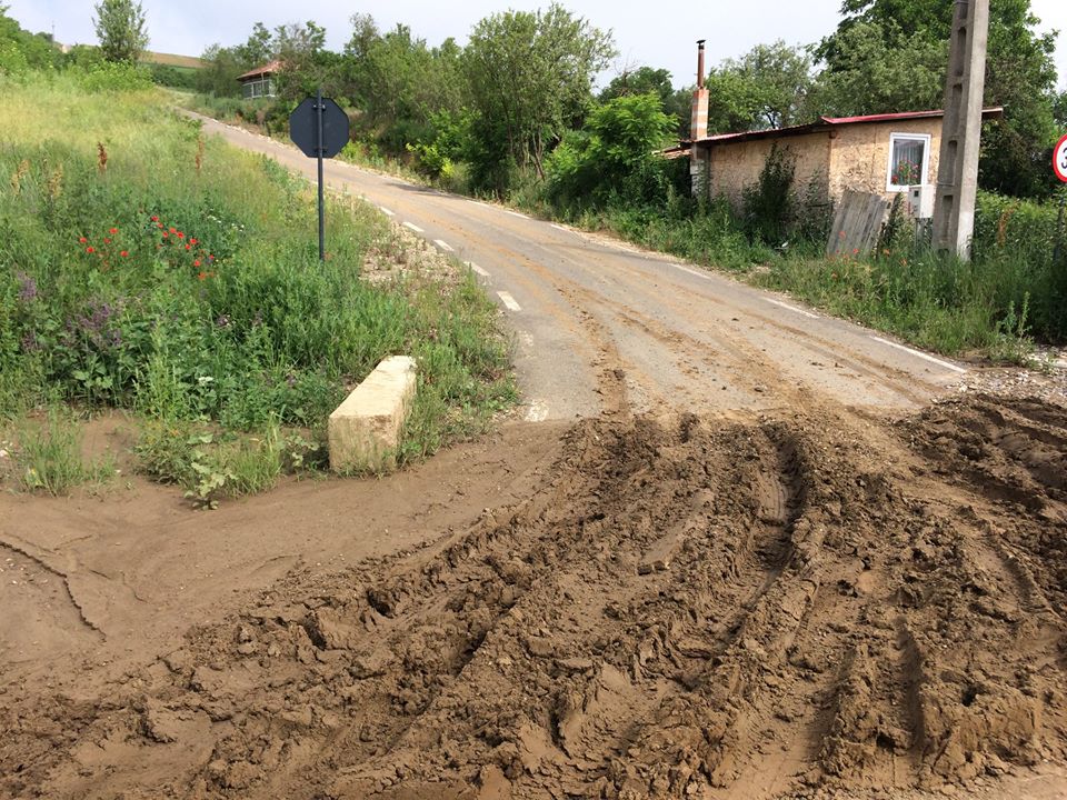 Intervenţie de urgenţă la Sucutard, în urma ploilor torenţiale