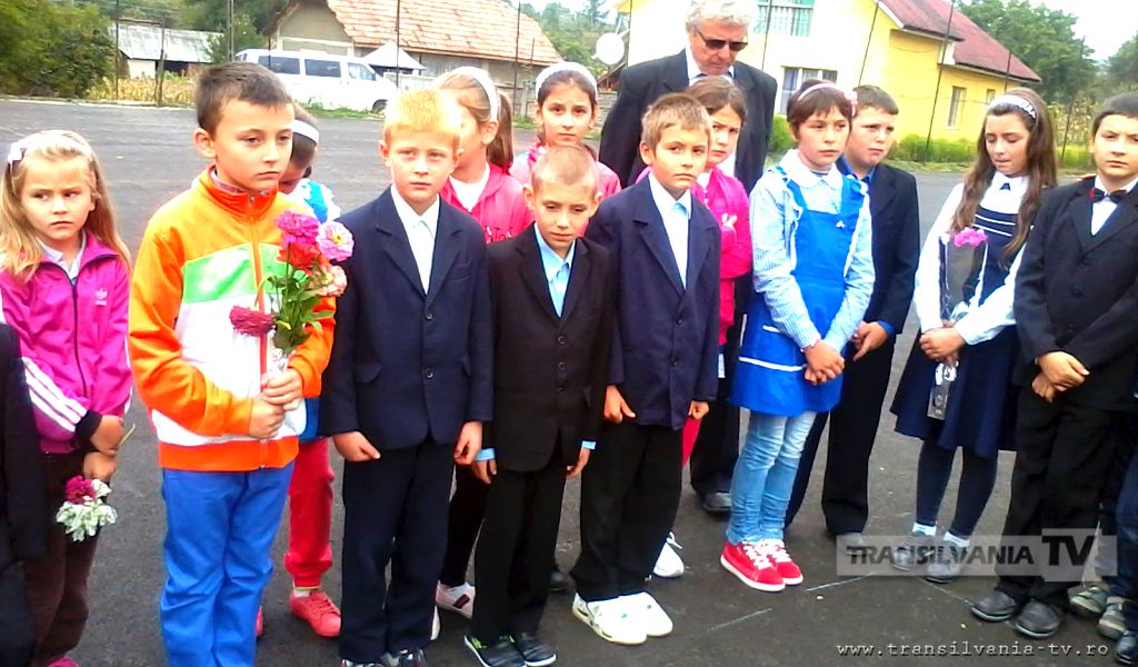 Şcoala Gimnazială Şimişna – A sunat clopoţelul! (VIDEO-Galerie FOTO)