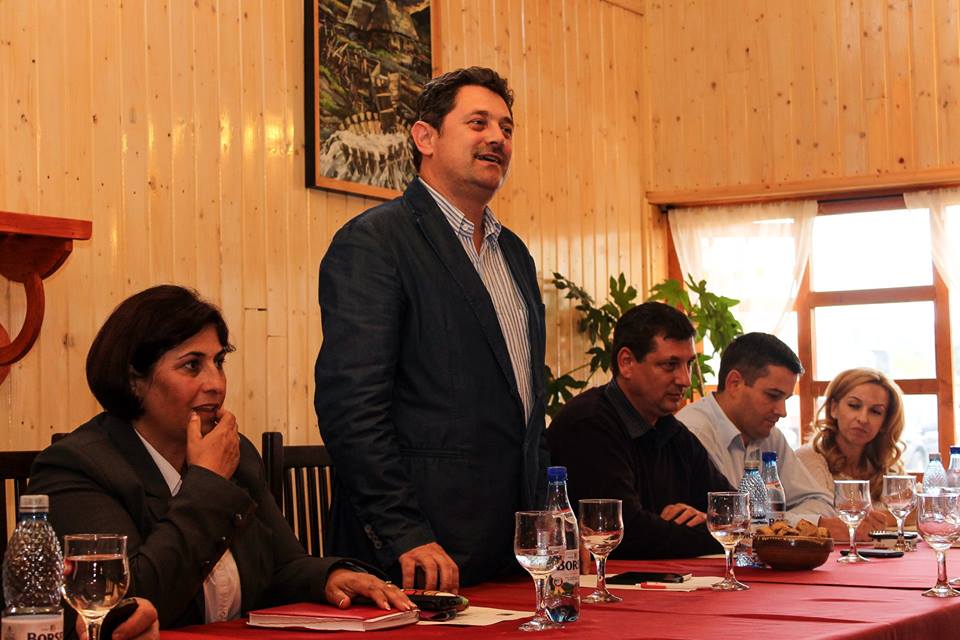 Bota: Cei din jurul lui Ponta să plătească!