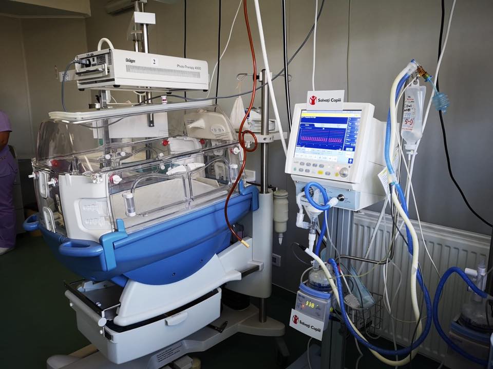 Secţia de Neonatologie a Spitalului Judeţean de Urgenţă Bistriţa dotată cu un ventilator de suport respirator