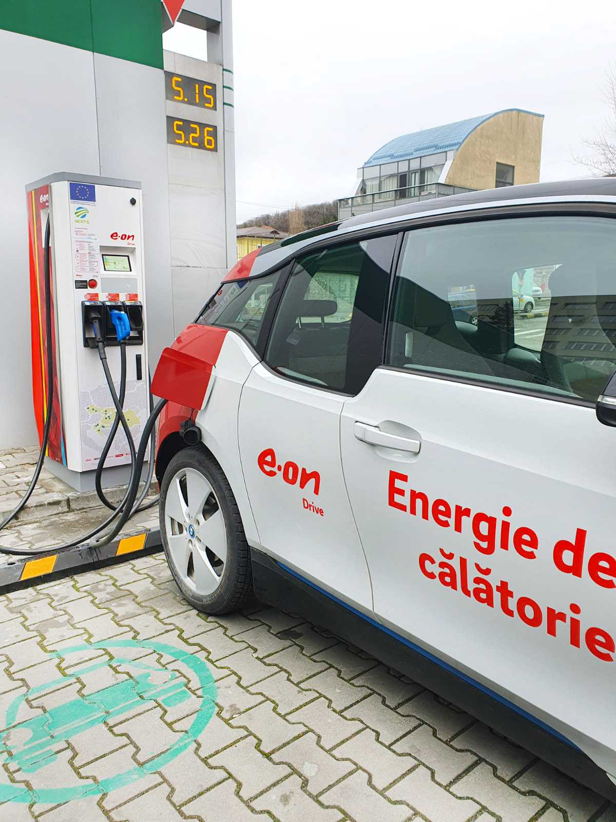 E.ON Energie România a montat cea de-a 16-a stație de încărcare rapidă a mașinilor electrice, la Râmnicu Vâlcea