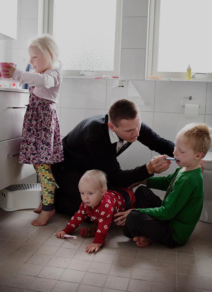 Expoziția „Swedish Dads Sibiu” va fi vernisată joi, 19 octombrie