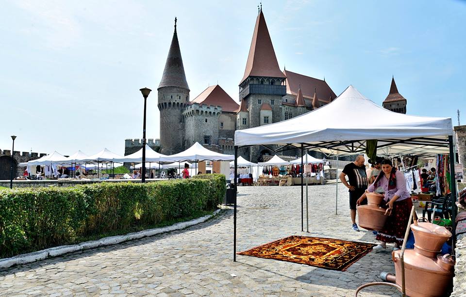 Târgul Meșteșugarilor Romi, la Castelul Corvinilor