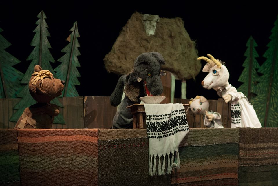 O premieră și un spectacol îndrăgit de cei mici, pe scena Teatrului „Puck” din Cluj Napoca