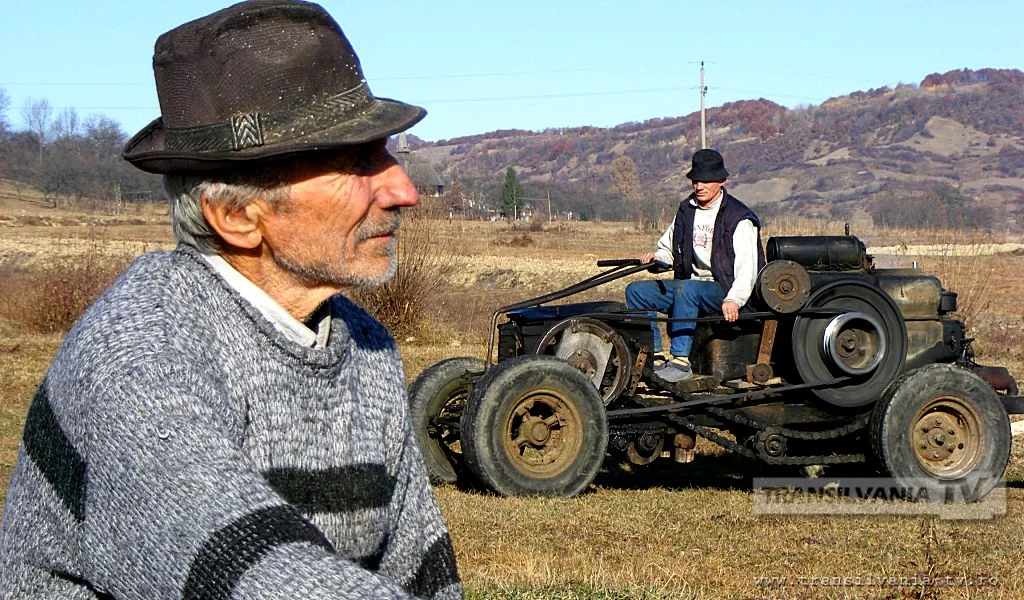 Tractorul cu bujie de putregai – Unicat pe fața Pământului (VIDEO)
