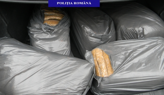 Valea lui Mihai: Prinşi în flagrant de poliţişti în timp ce vindeau aproape 50 kg de tutun fără documente legale